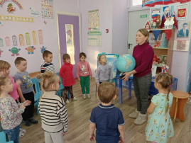 "Познавательно- исследовательская деятельность "Путешествие по карте России" в рамках всероссийской акции "История семьи - история страны" "Познавательно- исследовательская деятельность "Путешествие по карте России" в рамках всероссийской акции "История семьи - история страны".