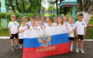 "С праздником, наша великая страна - Россия!" "С праздником, наша великая страна - Россия!".