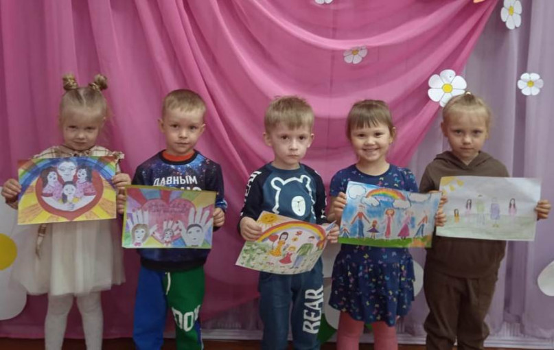 Выставка - вернисаж "Семейный калейдоскоп" в рамках "Года семьи - 2024" Выставка - вернисаж "Семейный калейдоскоп" в рамках "Года семьи - 2024".
